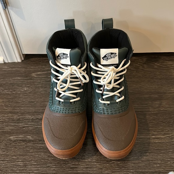 Vans Standard Mid Snow MTE Boot - Picture 1 of 4